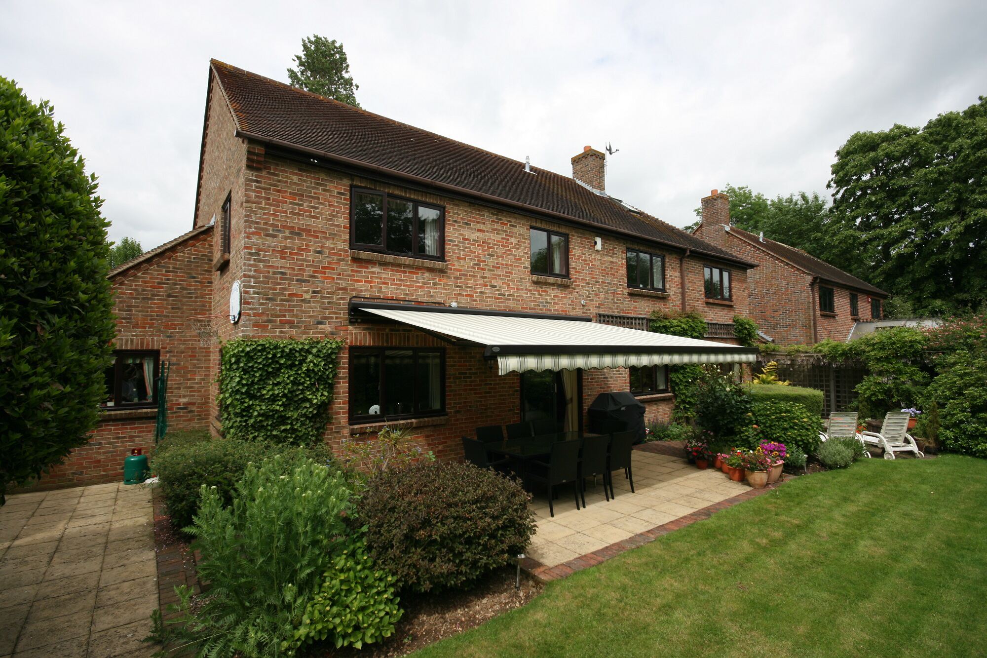<h1>Awnings for exterior living and solar protection</h1>